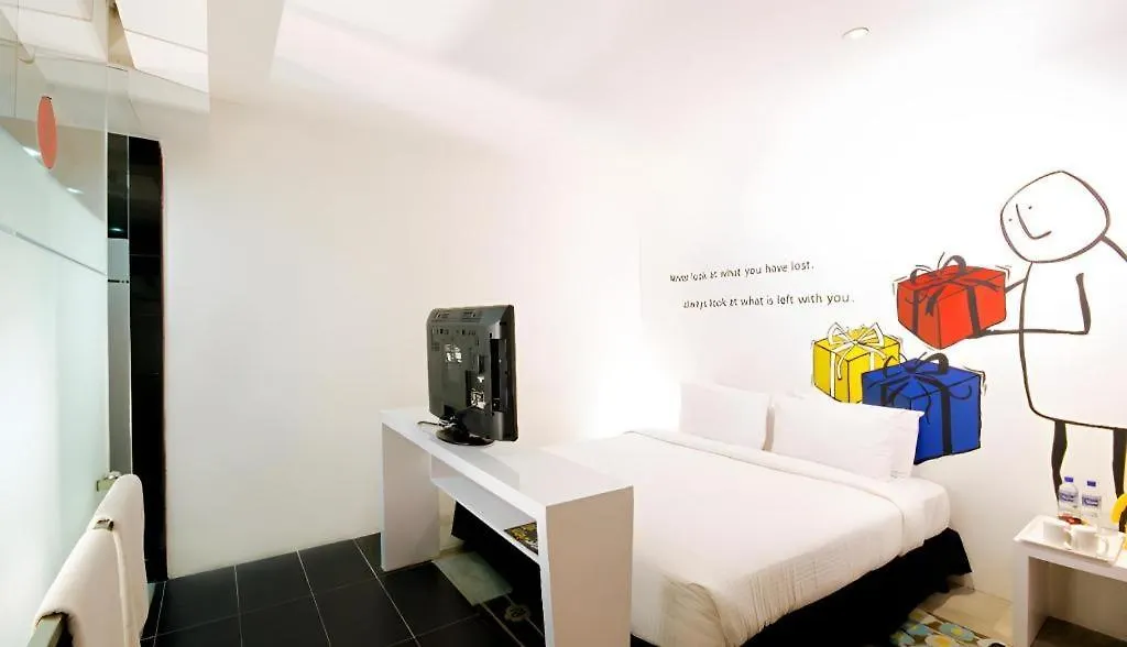 Zoom Inn Boutique Hotel By Ardens - Danga Bay-1